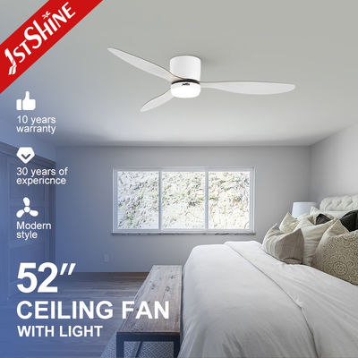 購入 52インチ 天然風 LED 天井扇風機 リモコン制御 空間節約 白いABSブレード オンライン製造
