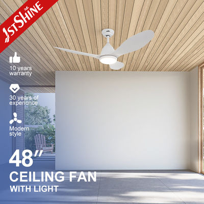 モダンなデザインの家庭用 LED 天井扇風機 3色LEDライトと3つのABSブレード